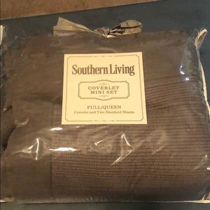 Southern Living Full/Queen Bed set